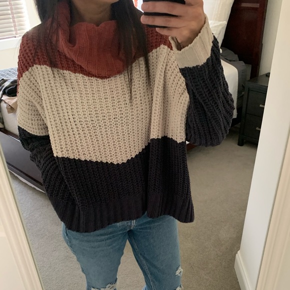 Cowl Neck Color-block Sweater - Picture 2 of 5